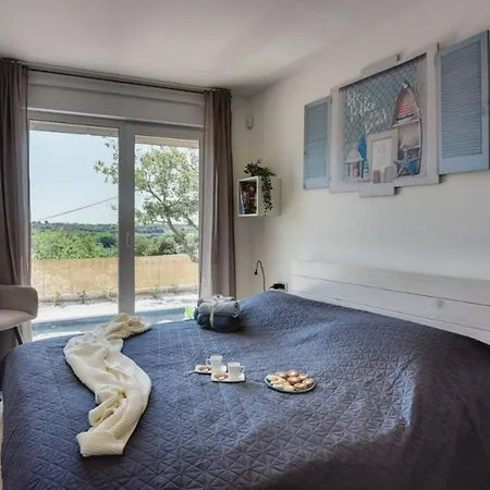 Leonardo With Private Pool Just Minutes From The Villa Vintijan