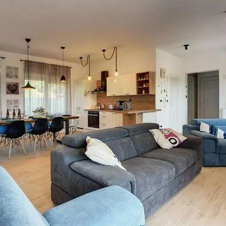 Villa Leonardo With Private Pool Just Minutes From The *