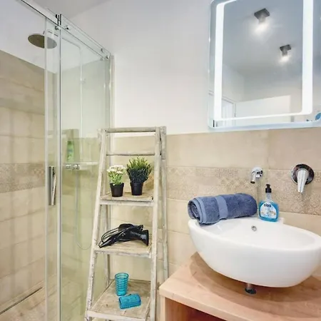 Leonardo With Private Pool Just Minutes From The Villa *