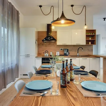 Leonardo With Private Pool Just Minutes From The
